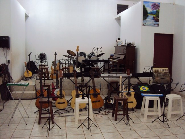Várias músicas instrumentais. http://www.cdbaby.com/cd/marcelotorca2